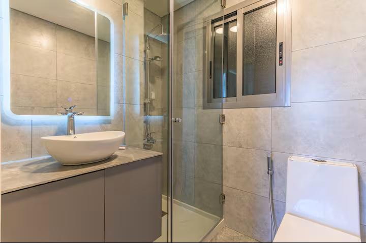 One Bedroom Suite - Modern Glass Shower Bathroom