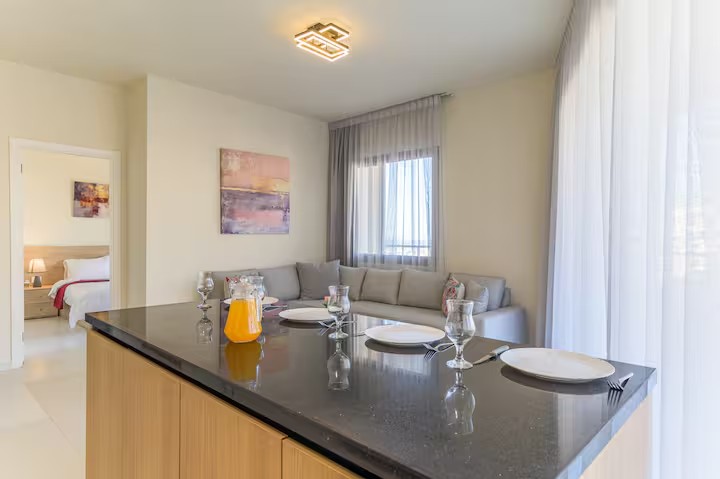 One Bedroom Suite - Dining Counter View